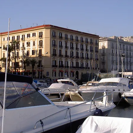 Caracciolo 10 4* Naples