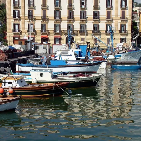 Oda ve Kahvaltı Caracciolo 10 Napoli