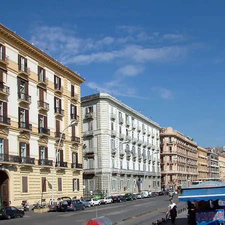 卡拉乔洛10号酒店