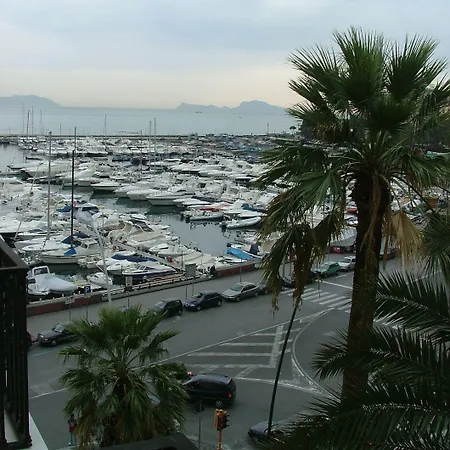 卡拉乔洛10号酒店 4*