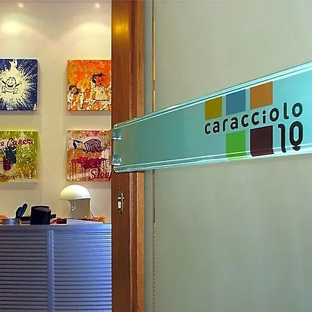 Caracciolo 10 לינה וארוחת בוקר 4*