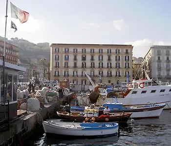 Caracciolo 10 Oda ve Kahvaltı